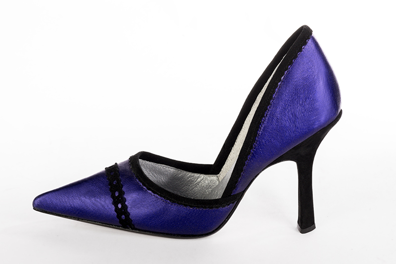 Amethyst purple and matt black women's open arch dress pumps. Pointed toe. Very high spool heels. Profile view - Florence KOOIJMAN